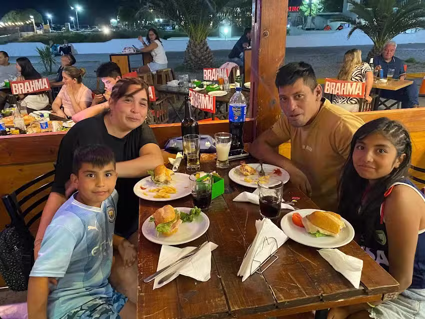 Tsunami Rest&oacute; Bar Las Grutas