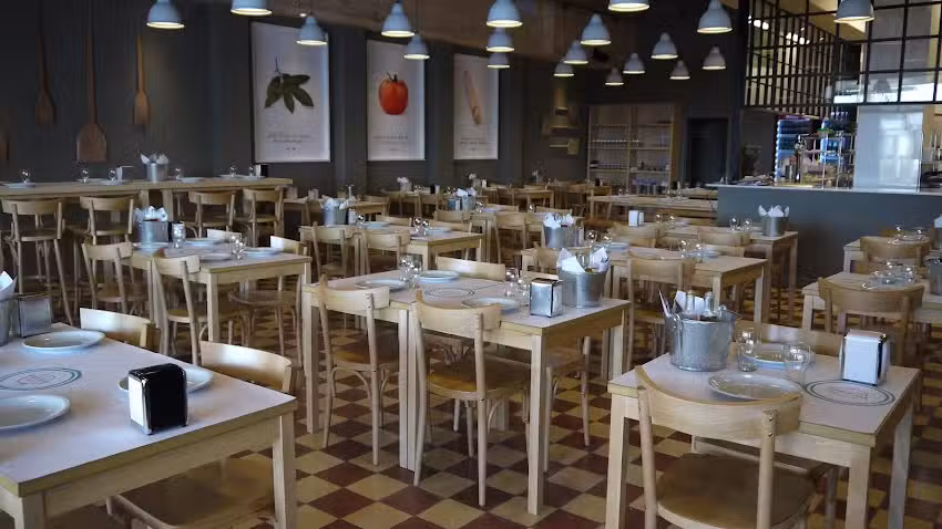 Vicente &ndash; La Barraca Mall