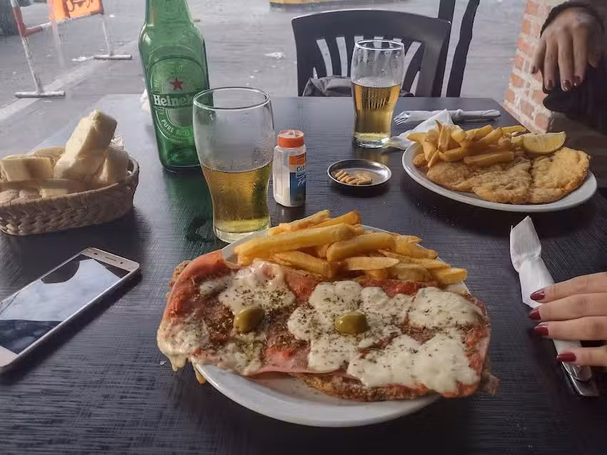 Yiguna RestoBar-Cafe