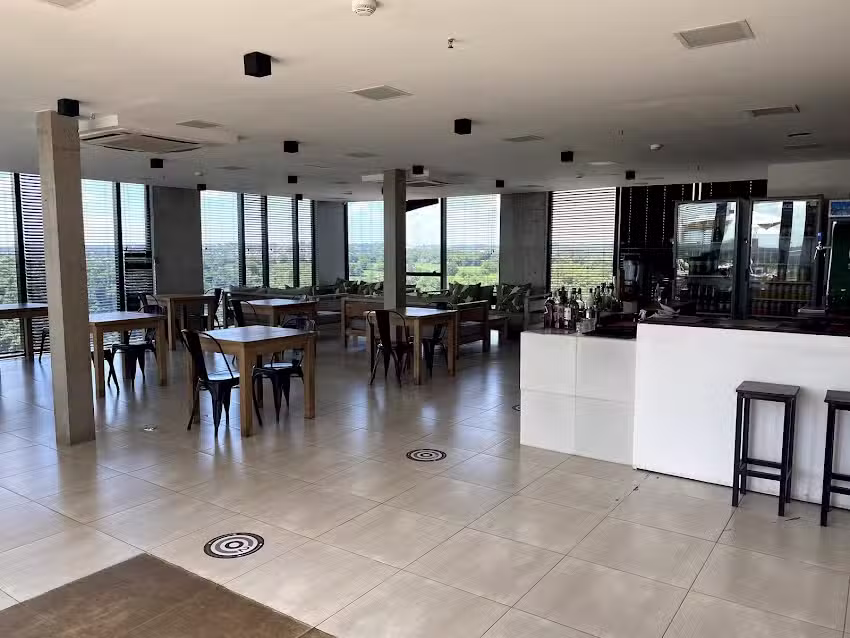 Yvag&aacute; Rooftop Bar