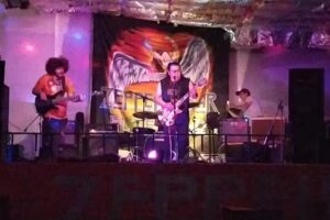 Zeppellin 3 Bar &ndash; Espectaculos Musicales