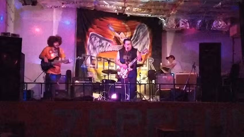 Zeppellin 3 Bar &ndash; Espectaculos Musicales